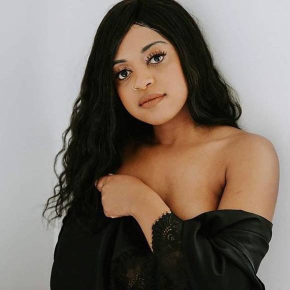 Meet your Posher, Sandra - Picture 2 of 2